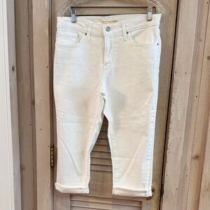 Levi's Women's White Capri Jeans-311 Shaping Skinny Capri- Size 31